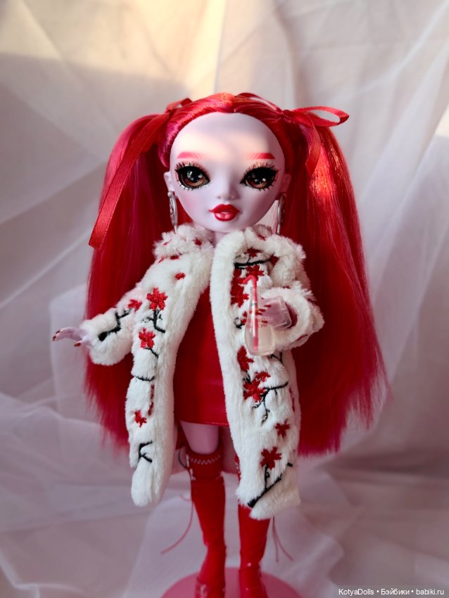Красная лошадка — Куклы Rainbow High (Рейнбоу Хай