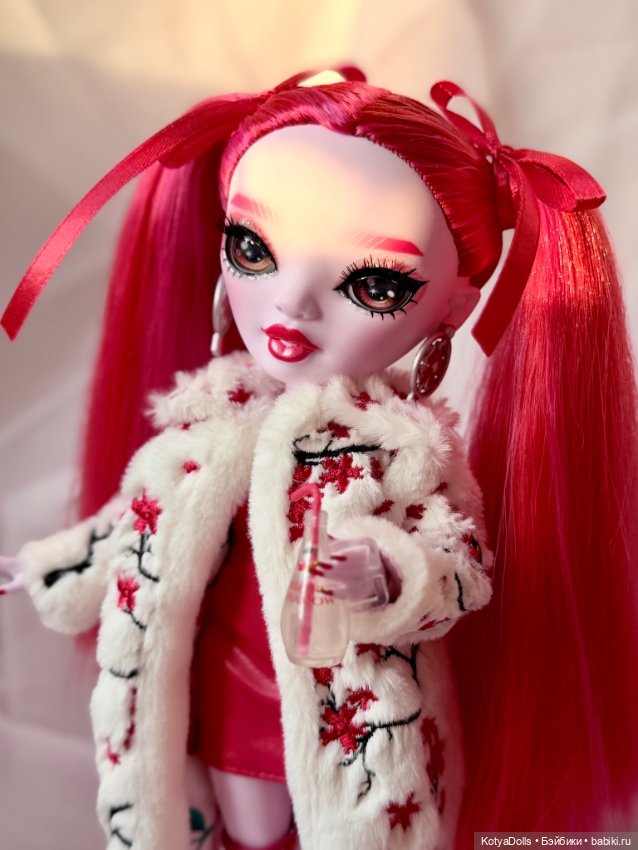 Красная лошадка — Куклы Rainbow High (Рейнбоу Хай (фото 6)