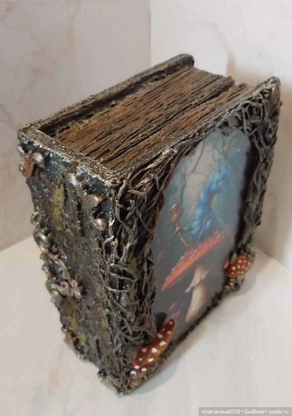 Шкатулка по мотивам Алисы в стране чудес