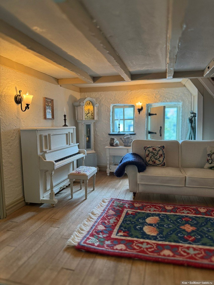 Миниатюрный уют в 1:12: Тот самый белый дом Шэрон Этцель (фото 5)