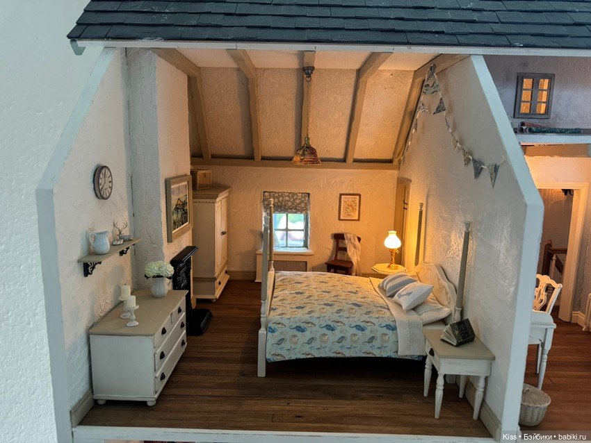 Миниатюрный уют в 1:12: Тот самый белый дом Шэрон Этцель (фото 6)