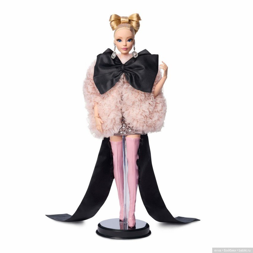 Революция в мире Silkstone: Обзор Barbie Atelier #1 Grand Couture (фото 3)