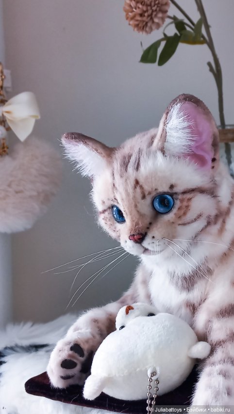 Реалистичная игрушка кот. Снежный бенгал (фото 4)