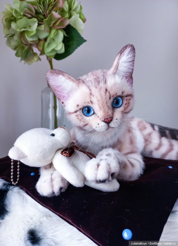 Реалистичная игрушка кот. Снежный бенгал (фото 6)