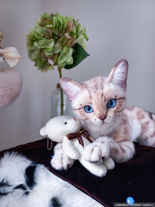 Реалистичная игрушка кот. Снежный бенгал (фото 9)