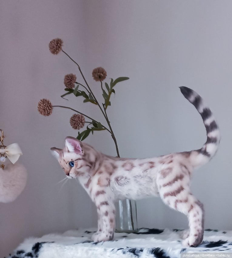 Реалистичная игрушка кот. Снежный бенгал (фото 10)