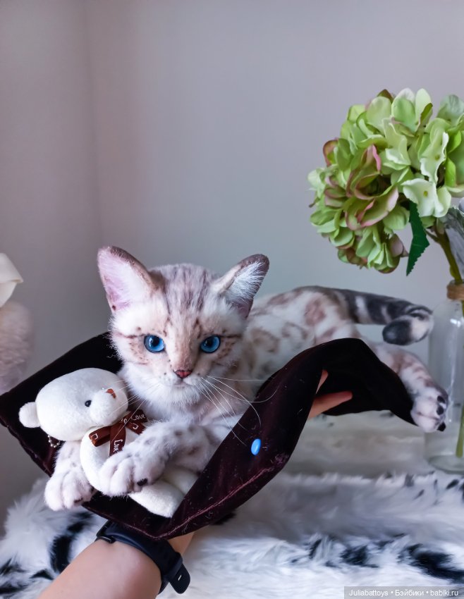 Реалистичная игрушка кот. Снежный бенгал (фото 8)