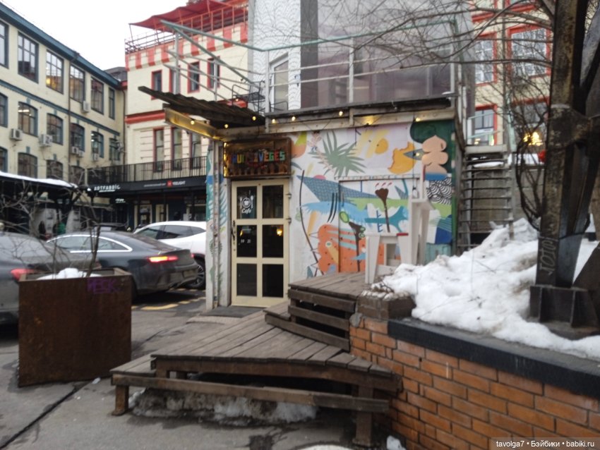 Странная компания на весенней городской прогулке (фото 2)