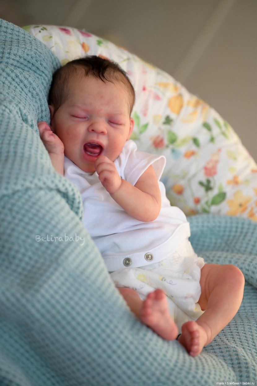 Малышка Aoi от Belirababy: сладкая зевота, которая покоряет сердца