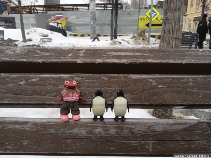 Странная компания на весенней городской прогулке