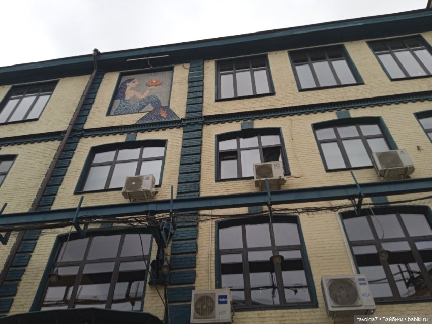 Странная компания на весенней городской прогулке (фото 7)