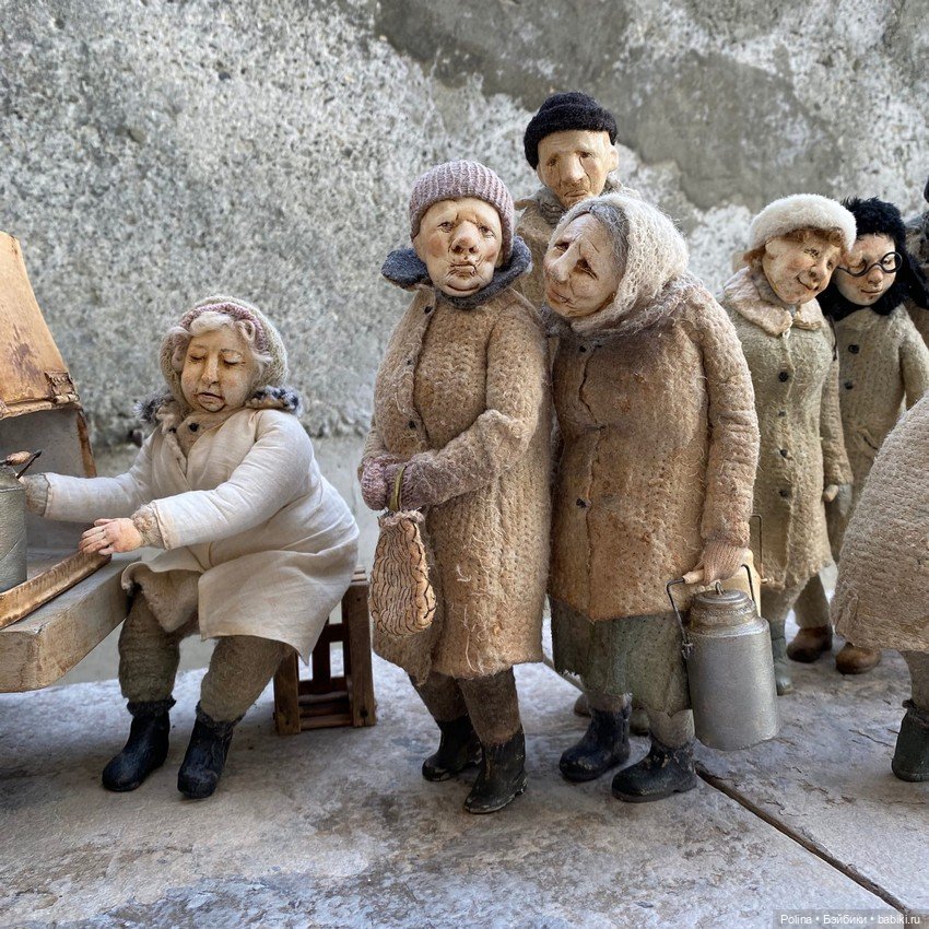 Многофигурная композиция «Очередь» Елены Злоказовой (фото 3)