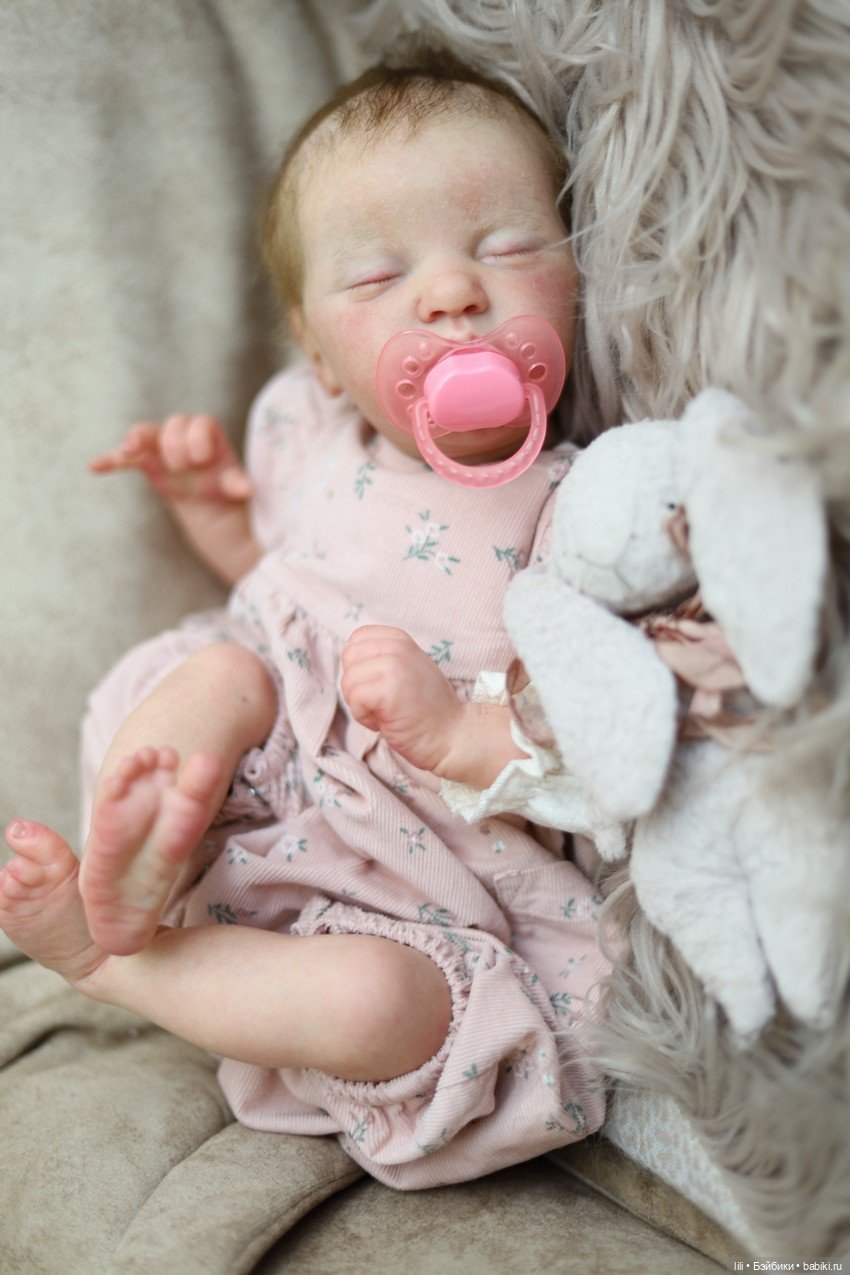 Малышка Эванджелина в одежде