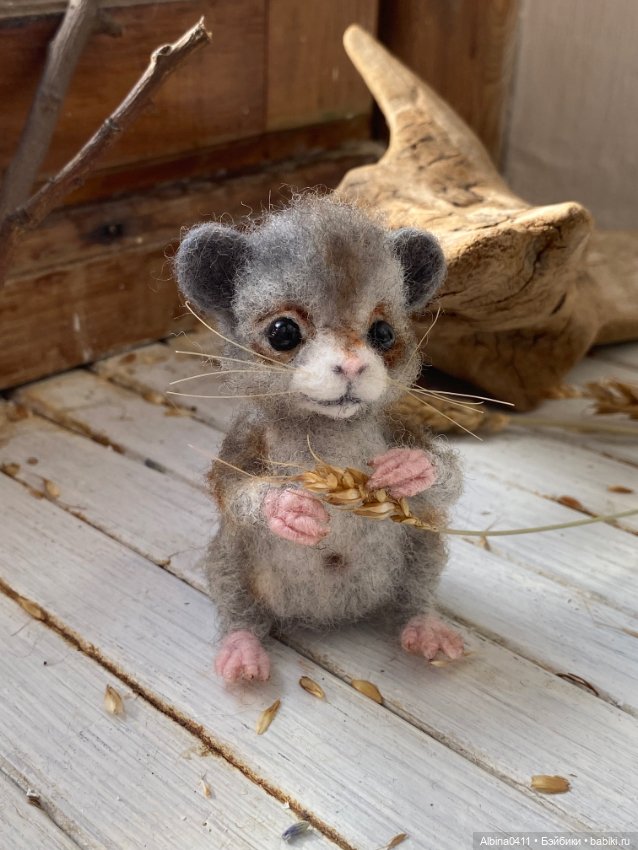 Мышь серая — Валяные игрушки из шерсти: сухое валяние (фото 8)