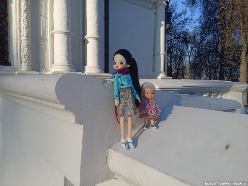 Вся честная компания на прогулке к Барокко