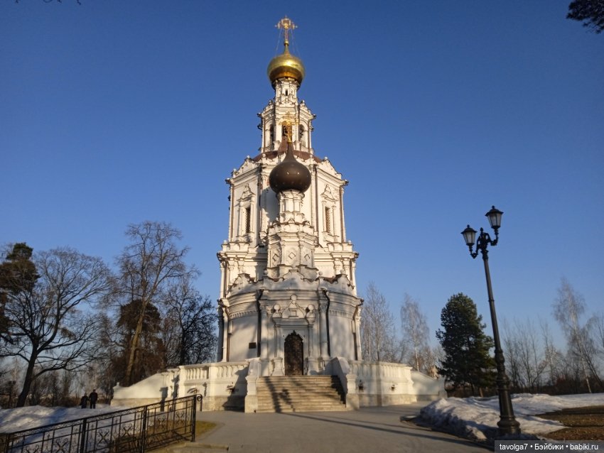 Вся честная компания на прогулке к Барокко