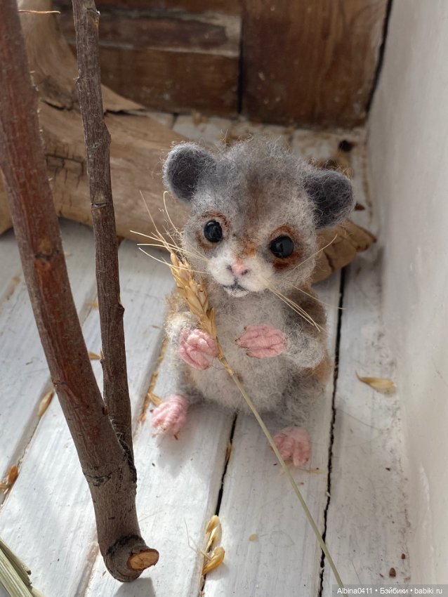 Мышь серая — Валяные игрушки из шерсти: сухое валяние (фото 7)