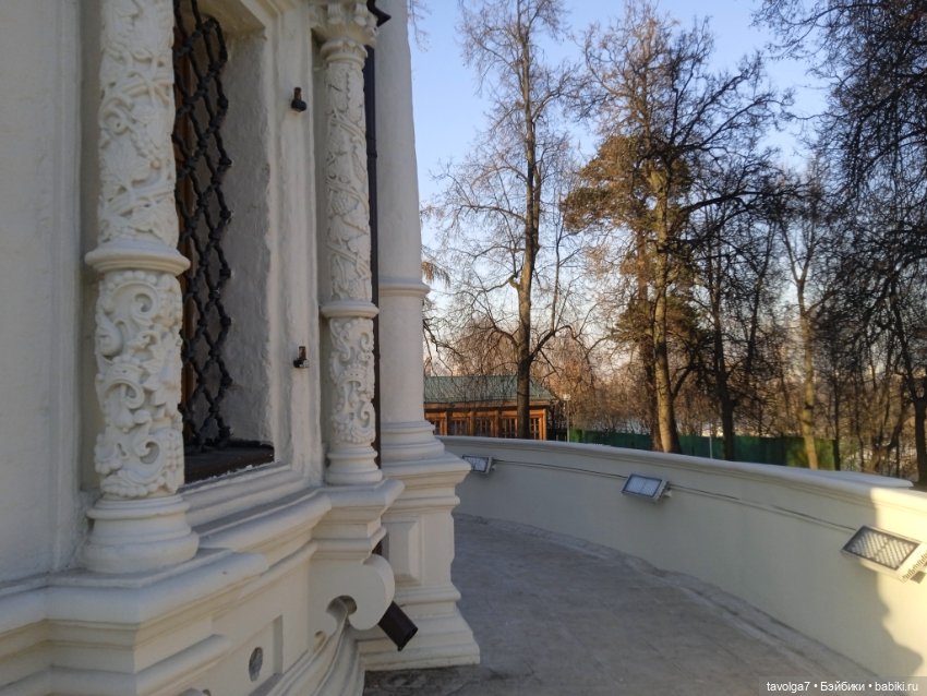 Вся честная компания на прогулке к Барокко