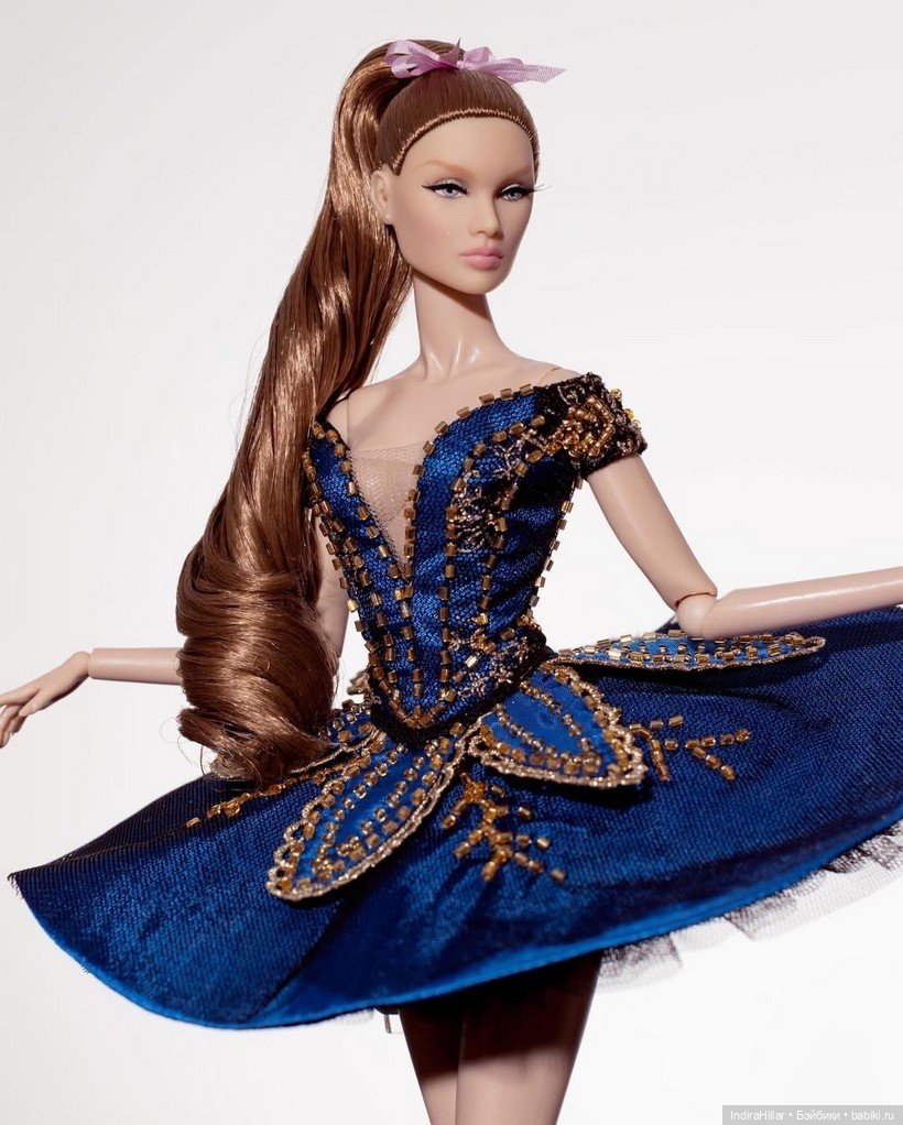 Сапфировая прима: Виктория в объективе и шелках