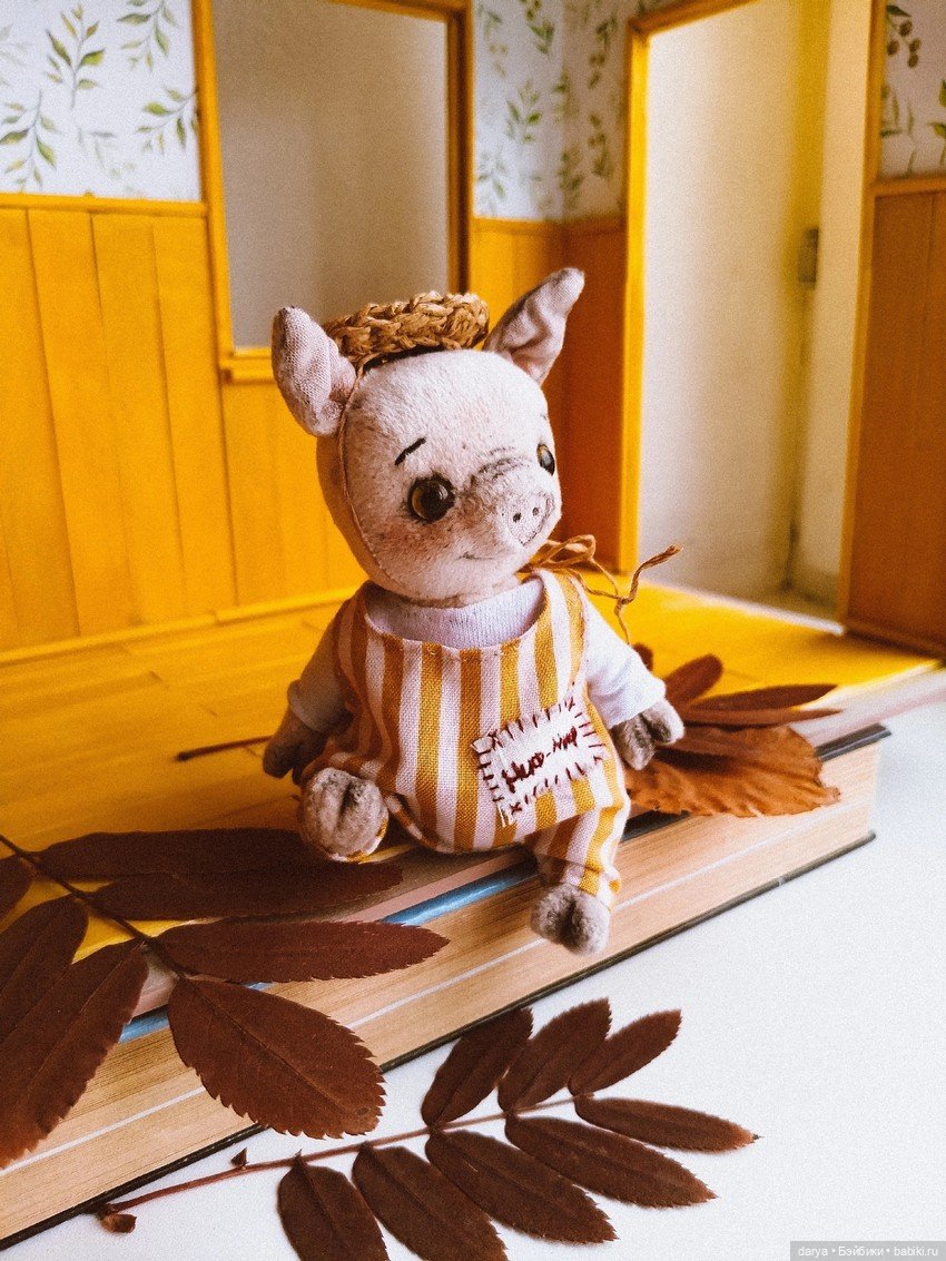 Очаровательный поросенок Лилии Глущенко с выкрйокой