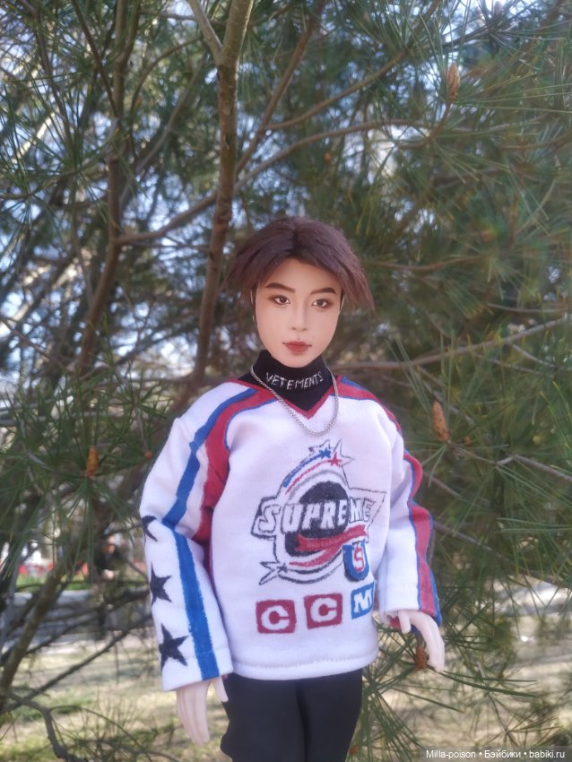 Хан Джисон на прогулке — Портретные куклы знаменитостей: звезды кино (фото 8)