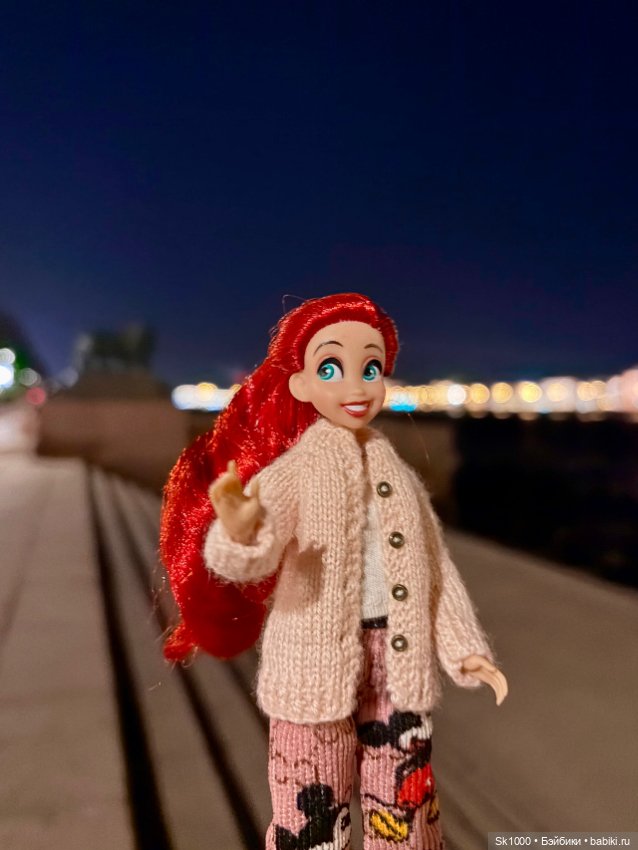 Ариэль по ночному городу — Куклы Disney Animators и Принцессы Диснея: Disney Store (фото 6)