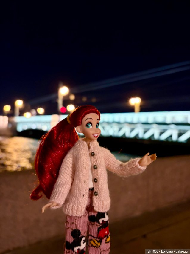 Ариэль по ночному городу — Куклы Disney Animators и Принцессы Диснея: Disney Store (фото 9)