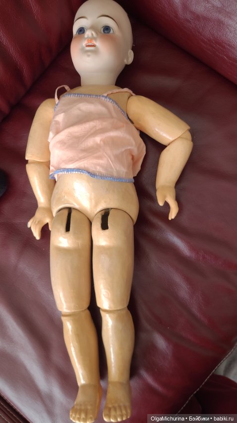 Здравствуйте уважаемые знатоки. Помогите идентифицировать куклу. Заранее спасибо