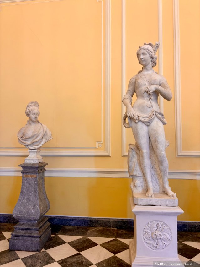 Михайловский замок с Никой