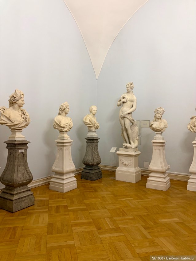 Михайловский замок с Никой