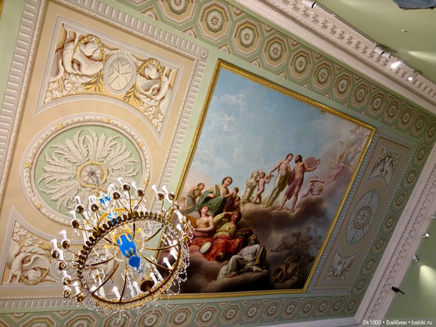 Михайловский замок с Никой