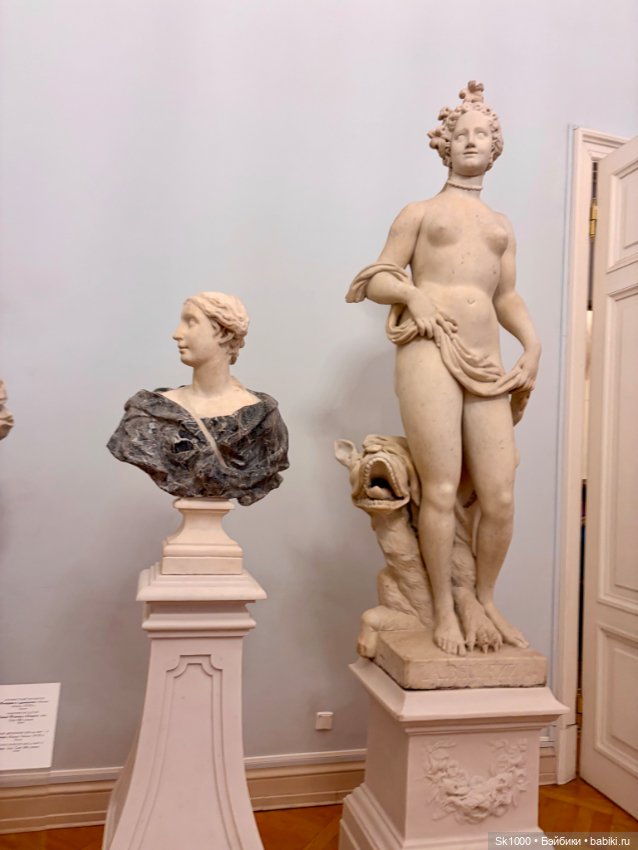 Михайловский замок с Никой