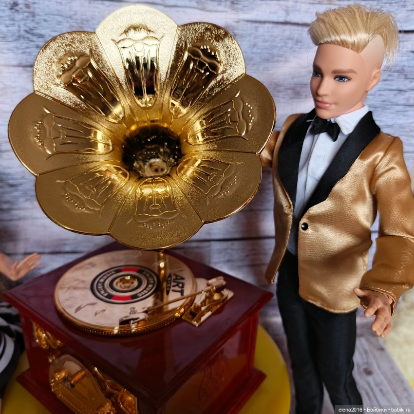 Играет старый патефон — Куклы Barbie (Барби): Looks (фото 4)