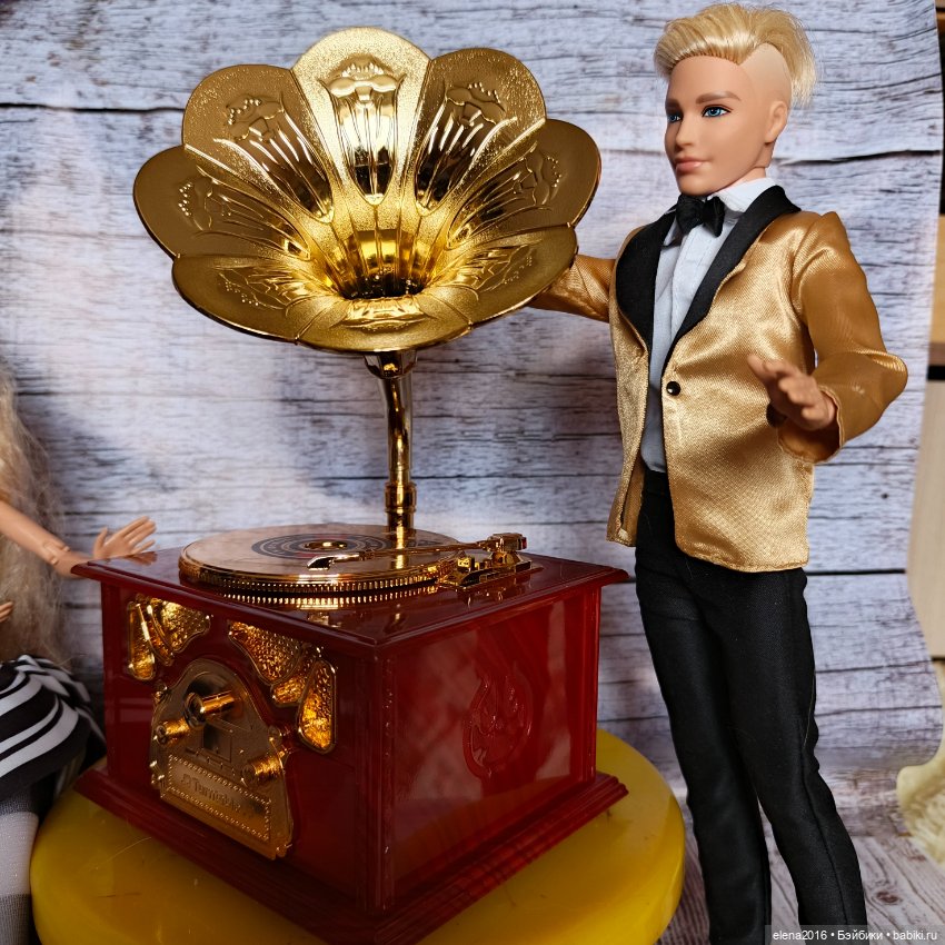 Играет старый патефон — Куклы Barbie (Барби): Looks (фото 3)