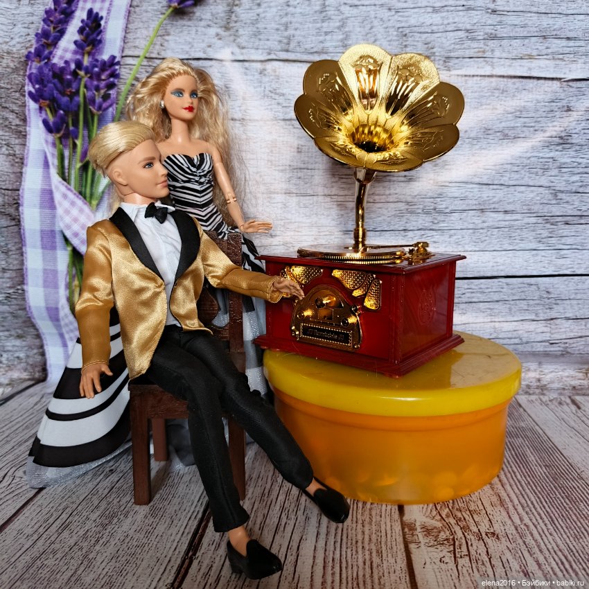 Играет старый патефон — Куклы Barbie (Барби): Looks (фото 5)