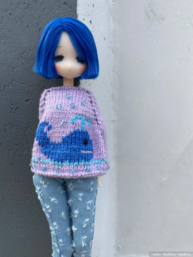 Девочка с синими волосами