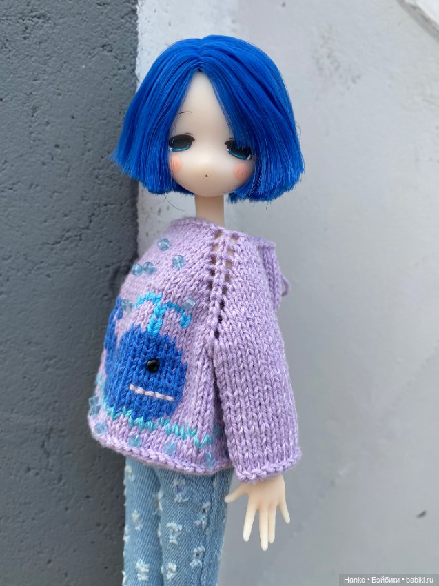 Девочка с синими волосами