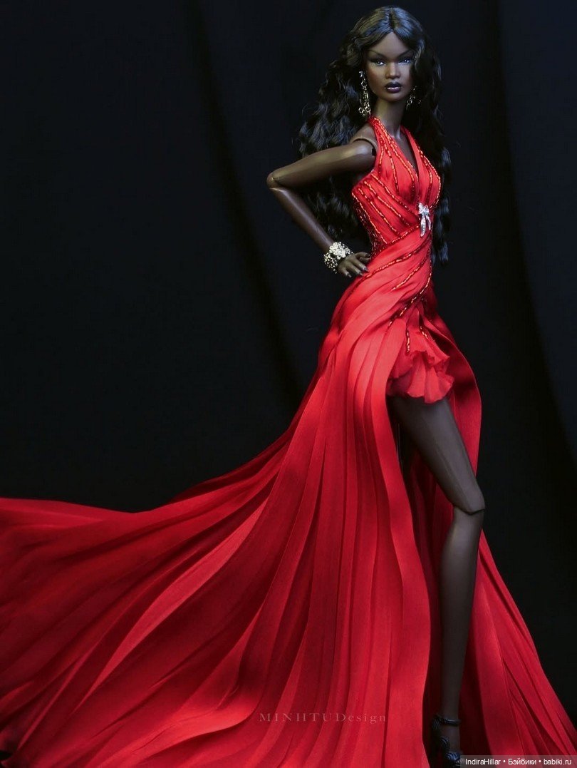 Эффектная Наджа в наряде от Minh Tu Design