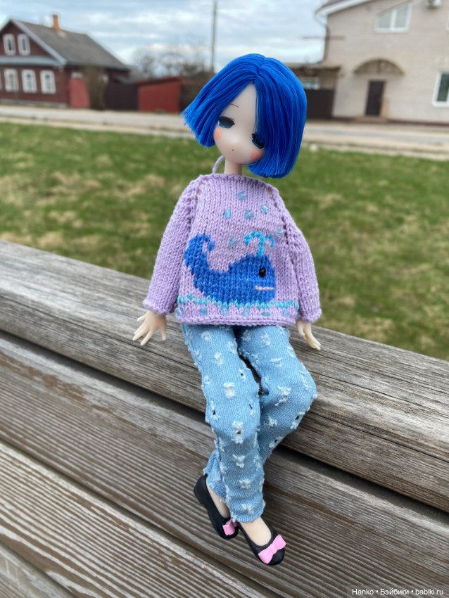 Девочка с синими волосами