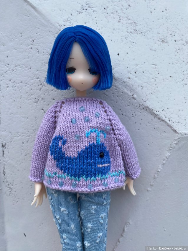 Девочка с синими волосами