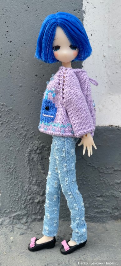 Девочка с синими волосами