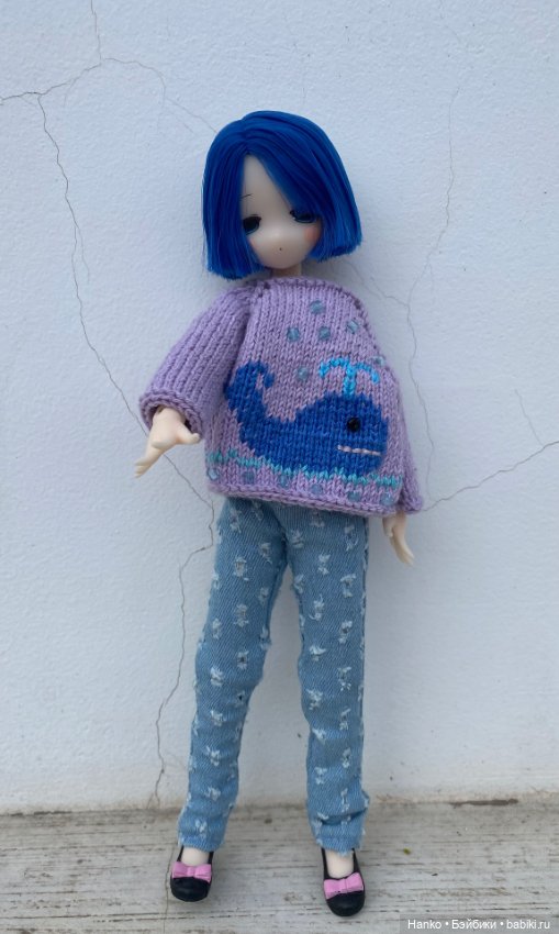 Девочка с синими волосами