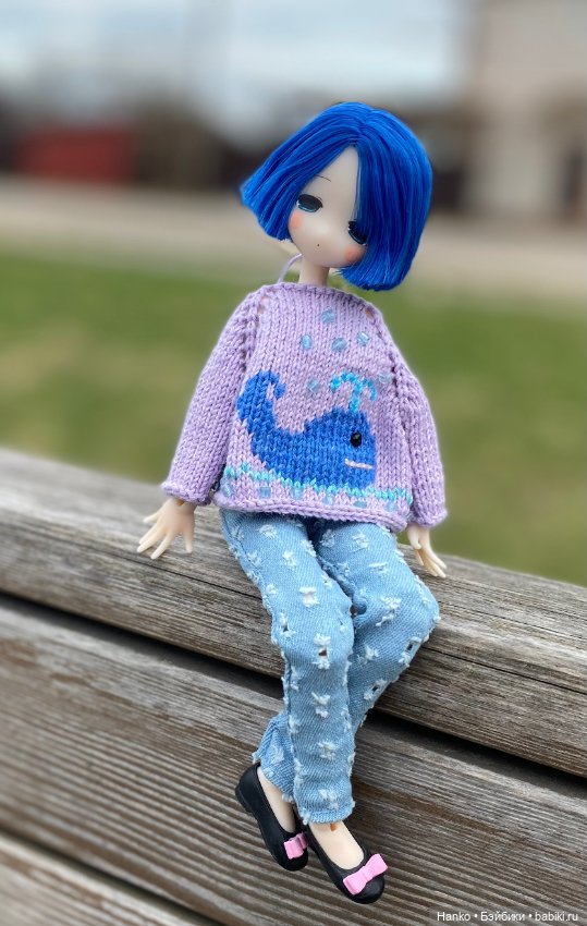 Девочка с синими волосами