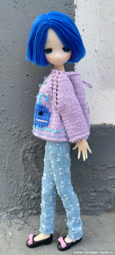 Девочка с синими волосами