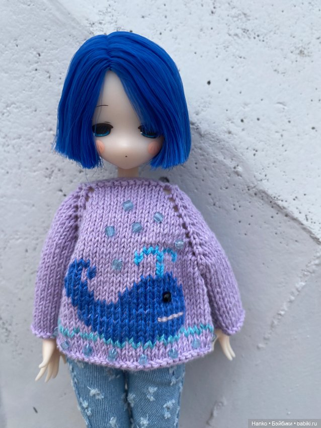 Девочка с синими волосами