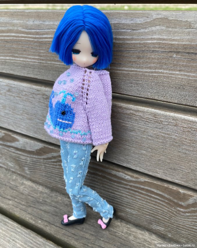 Девочка с синими волосами