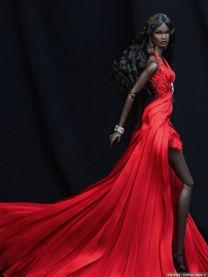 Эффектная Наджа в наряде от Minh Tu Design (фото 4)