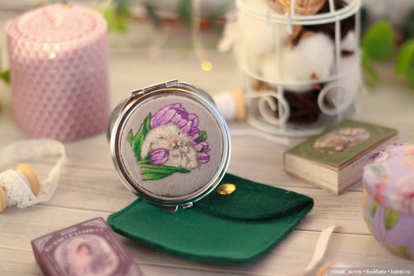 Карманное зеркало с вышивкой (фото 2)