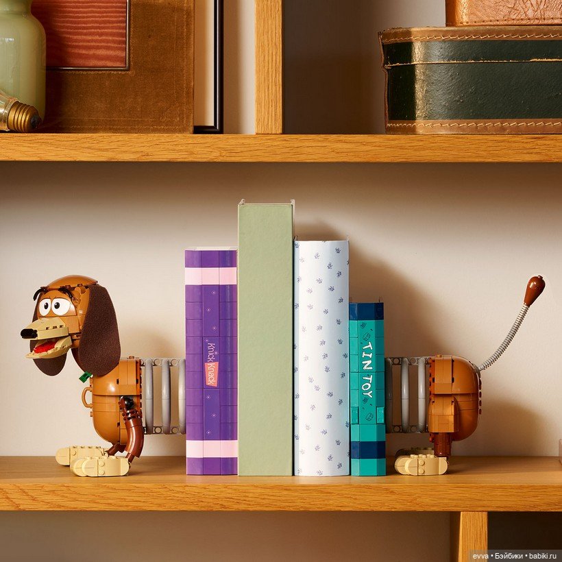 История на полке: LEGO выпускает держатели для книг со Спиралькой (фото 2)