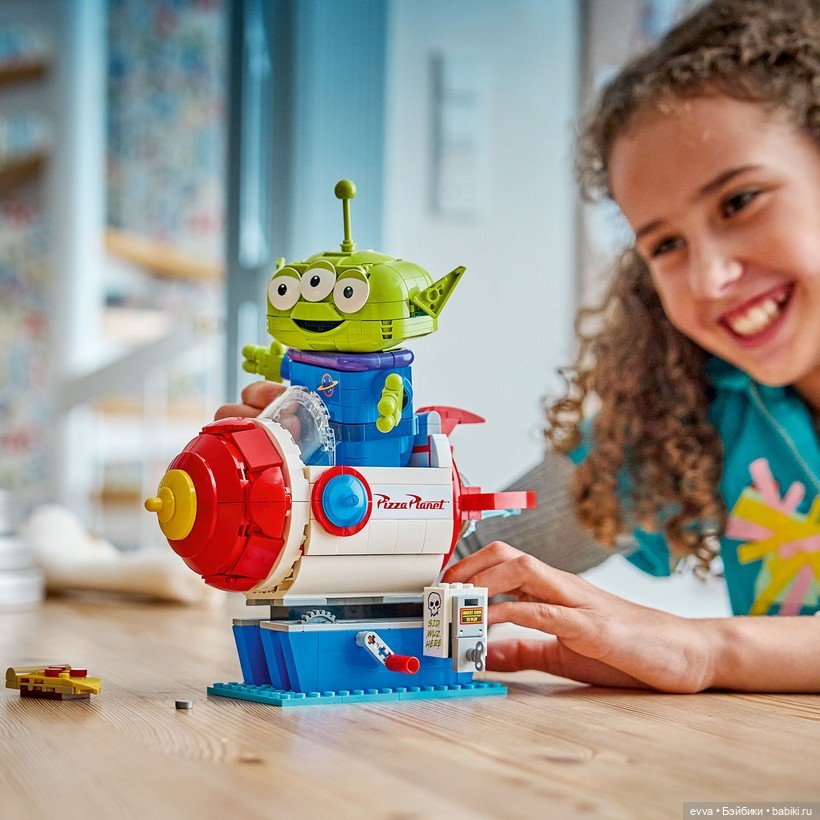История на полке: LEGO выпускает держатели для книг со Спиралькой (фото 6)